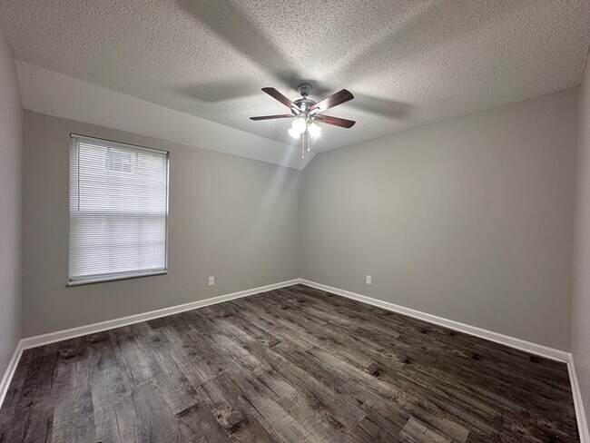 Building Photo - Pet Friendly 2-Bedroom Apartments in Maryv...