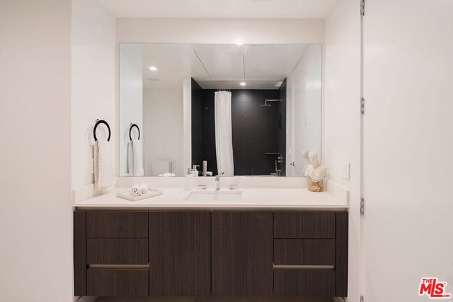 Building Photo - 724 Croft Ave