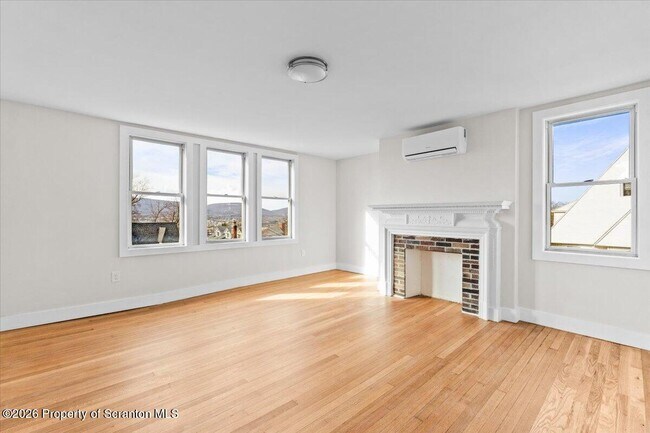 Building Photo - 840 Clay Ave