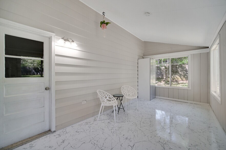 Building Photo - 22W362 Hackberry Dr