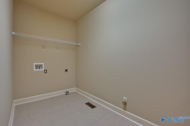Building Photo - 4905 Saddle Ridge Dr SE