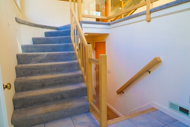 Building Photo - 145 Captain Eames Cir