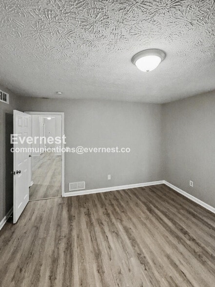 Building Photo - 800 Cedar Lake Dr SE