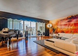 Building Photo - 6250 Hollywood Blvd