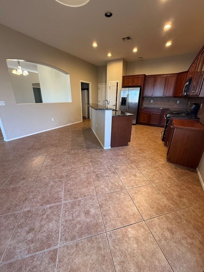 Building Photo - House For Rent