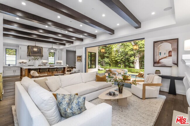 Building Photo - 820 N Vista St