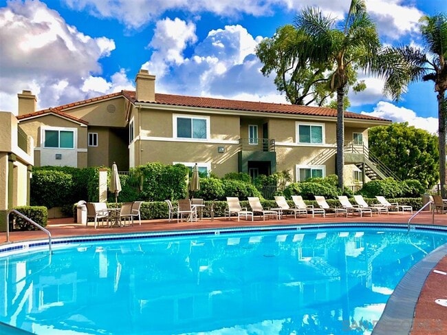 Building Photo - 7545 Charmant Dr