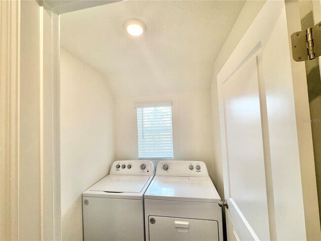 Building Photo - 36015 Sunflower Hl Dr