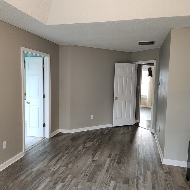 Building Photo - 807 Andora Way SW