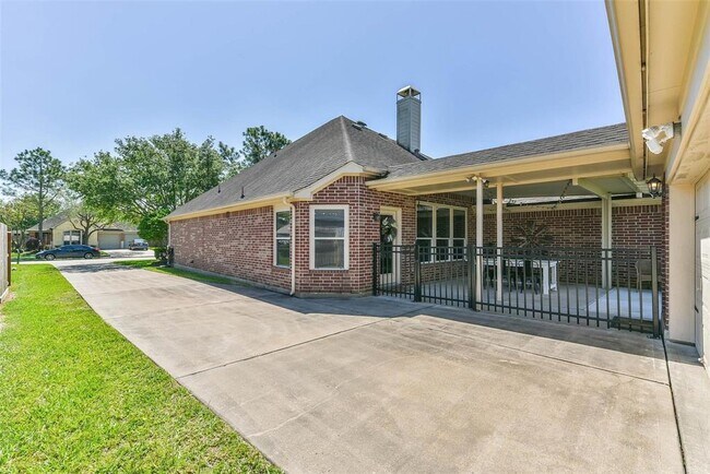 Building Photo - 419 Laddingford Ln