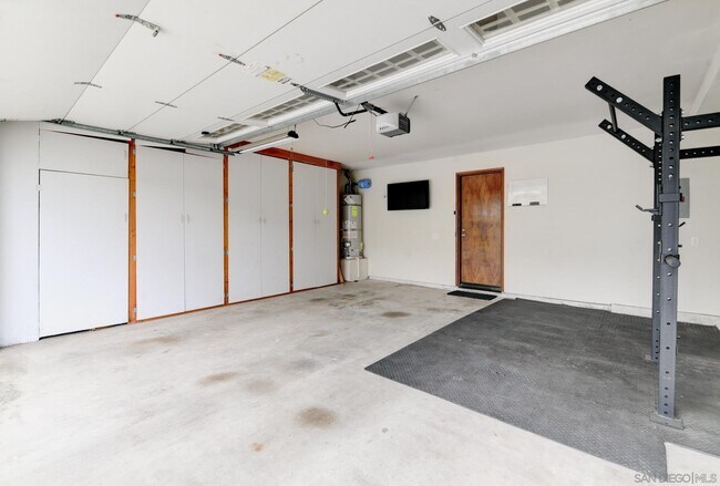 Building Photo - 418 Summer View Cir