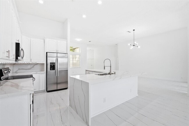 Building Photo - 646 Heritage Dr