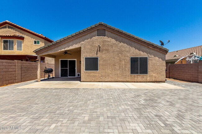 Building Photo - 1020 S Esmeralda