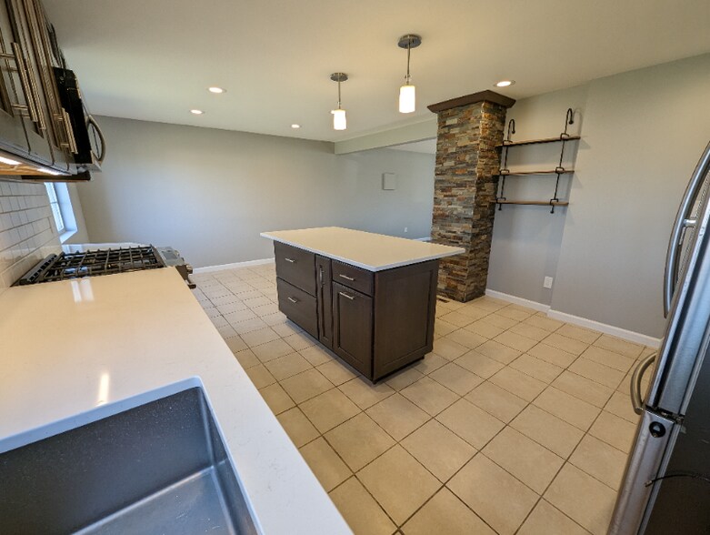 Building Photo - 10106 Ridgewood Dr
