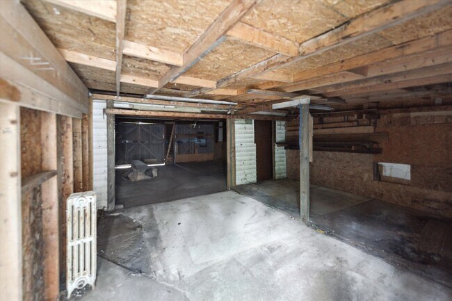 Building Photo - 4 Bedroom 2 Bath $1,500