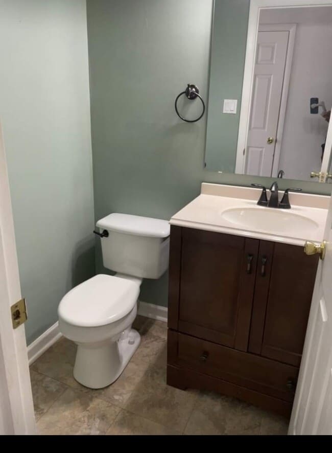 Building Photo - 2147 Kimball Cir
