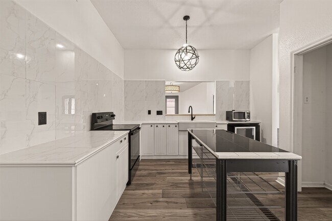 Building Photo - 3517 Denio Dr