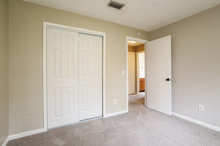 Building Photo - 1413 Dolphin St