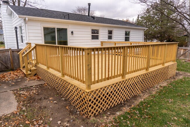 Building Photo - 2355 Hawthorne Ct