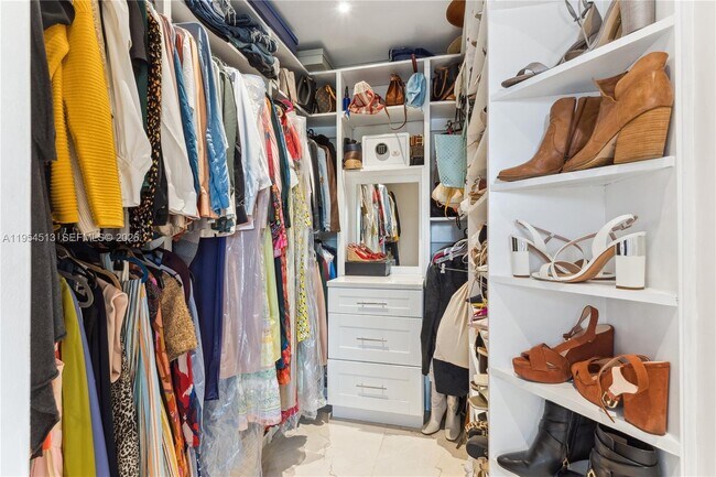 Building Photo - 13801 S Biscayne River Dr