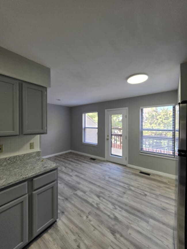 Building Photo - 813 Forest Trace Dr