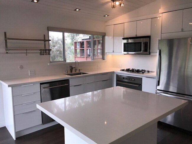 Building Photo - CALL TO BOOK!! Historic & Remodeled 2-Bedr...