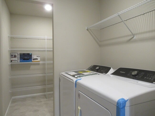 Building Photo - Large 5 bedroom, 2.75 bath home in Covington