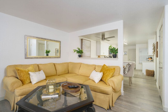 Building Photo - Lilac Retreat - Unit C