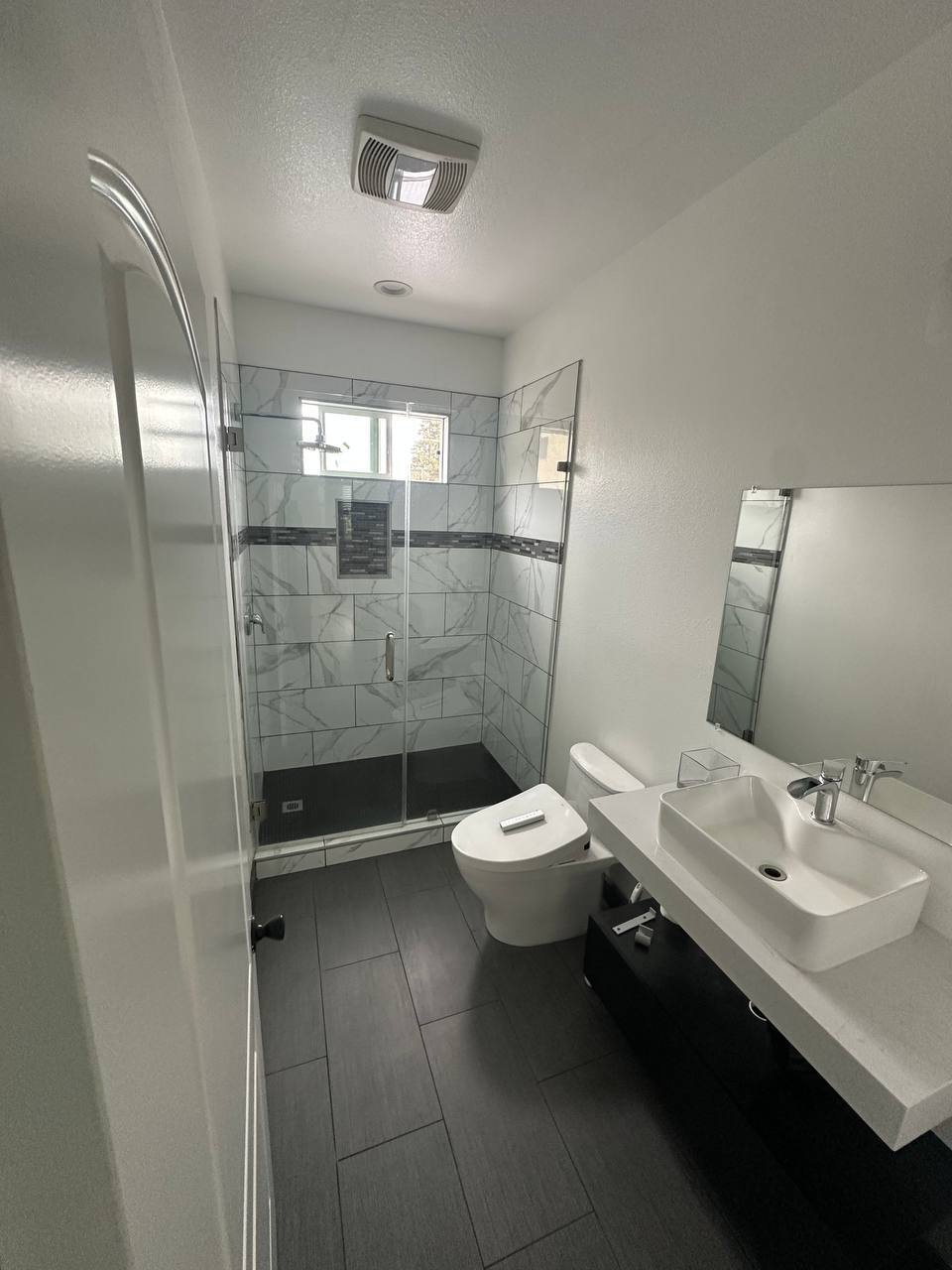 Building Photo - 15122 Burbank Blvd