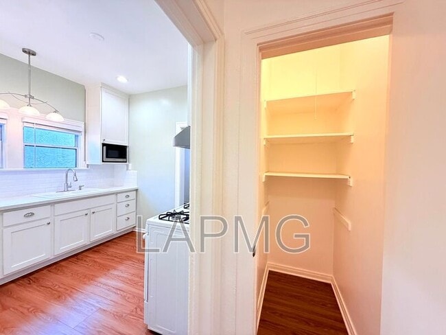 Building Photo - 2751 Pomeroy Ave