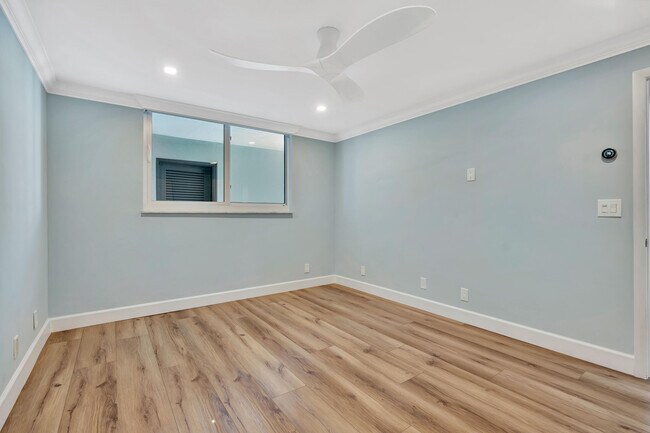 Building Photo - 911 Ocean Dr