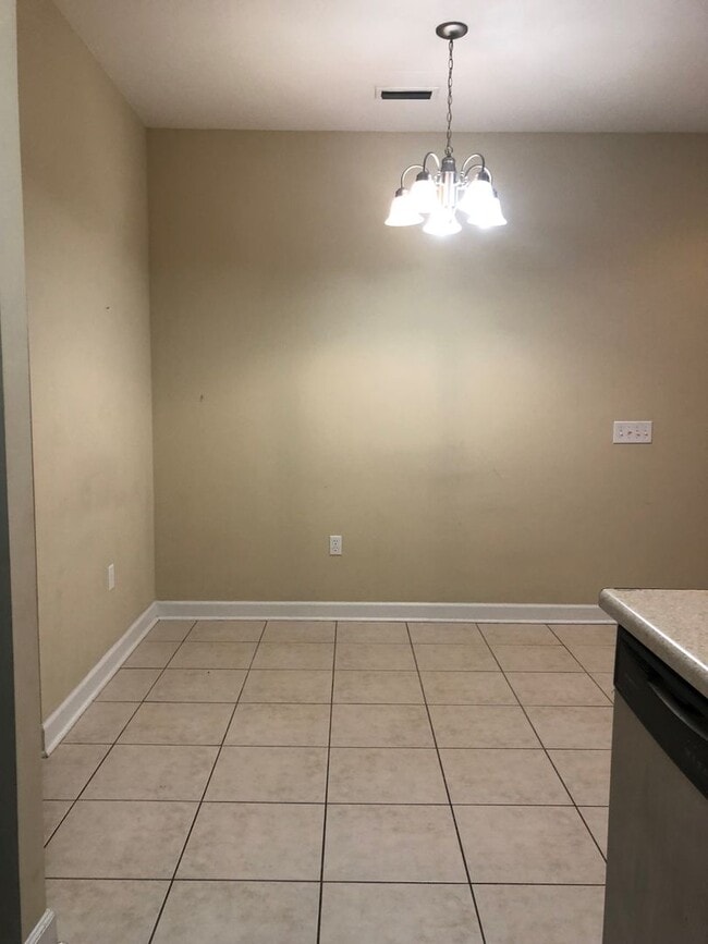 Building Photo - Eagle Landing Subdivision - Community Pool/Clubhouse Amenities!