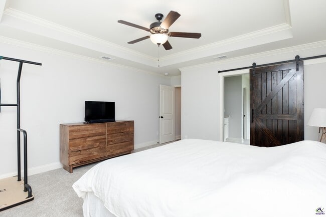 Building Photo - 214 Creek Ridge Dr