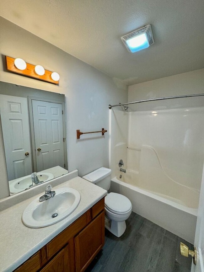 Building Photo - 3 Bedrooms, 2 Bathroom 4-plex; less than 2 miles to MSU