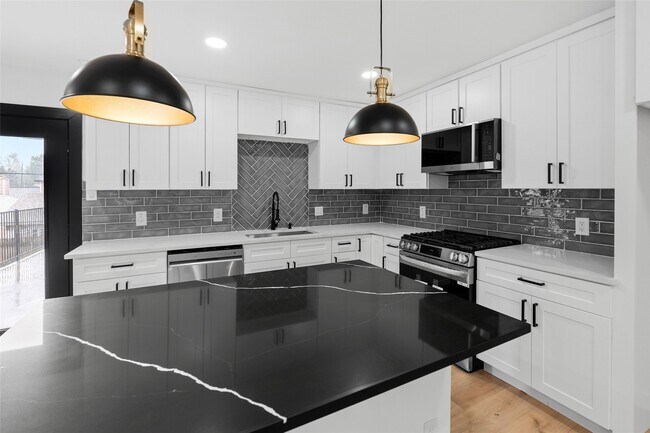 Building Photo - 8707 Wind Side Dr