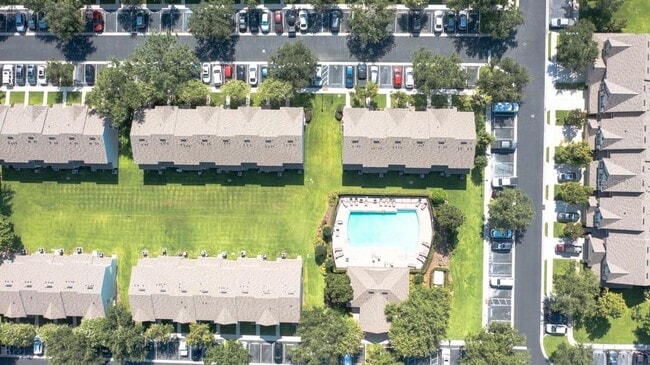 Building Photo - 4815 Pond Ridge Dr