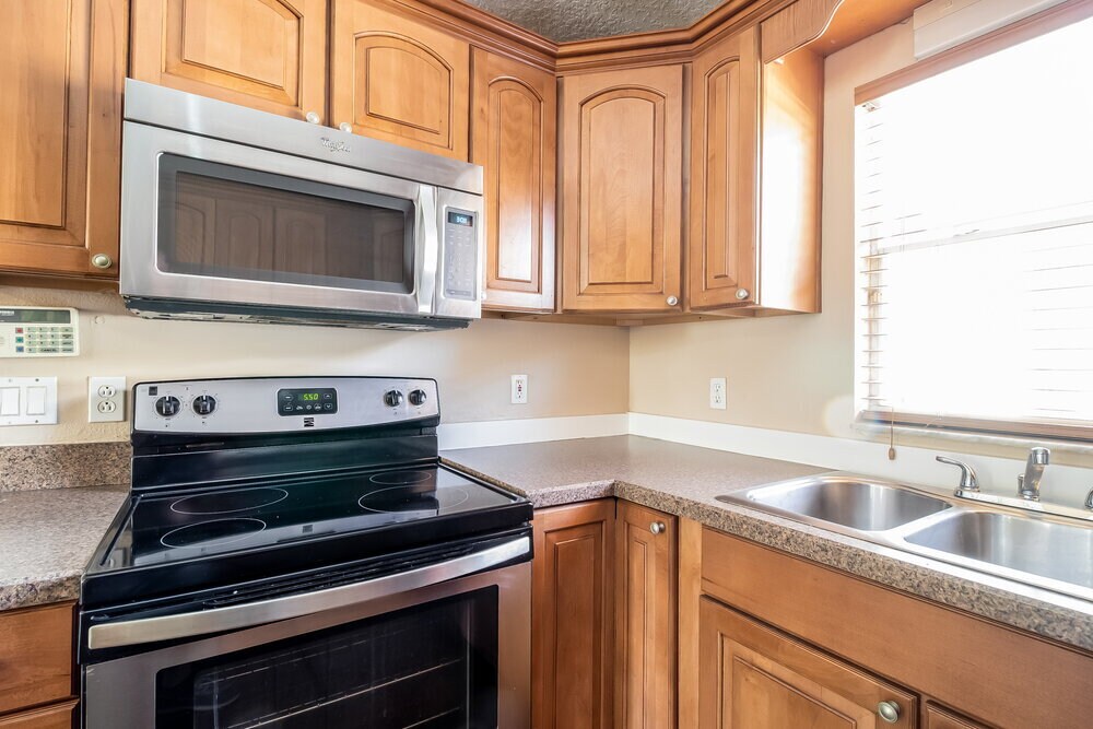 Building Photo - 831 Cave Hollow Ln