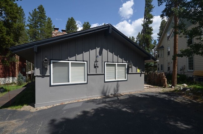 Building Photo - 1 bedroom in Warrior's Mark!