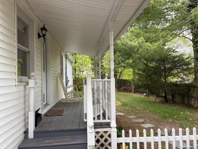 Building Photo - 522 Main St