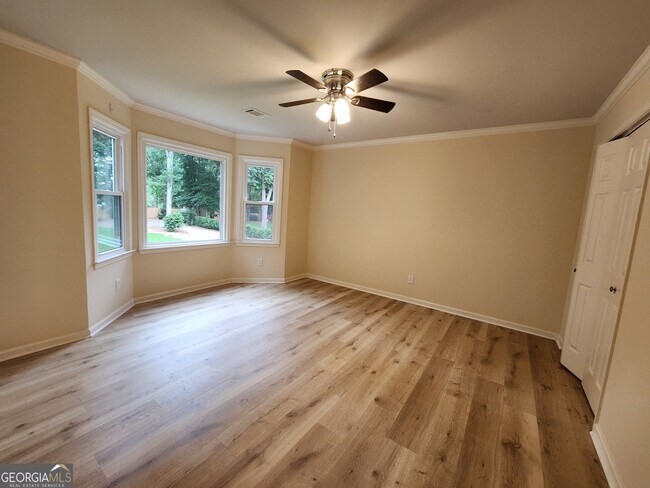 Building Photo - 270 S Shore Dr