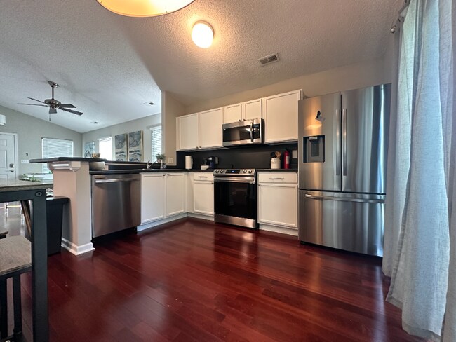 Building Photo - 3030 Talledaga Ln SW