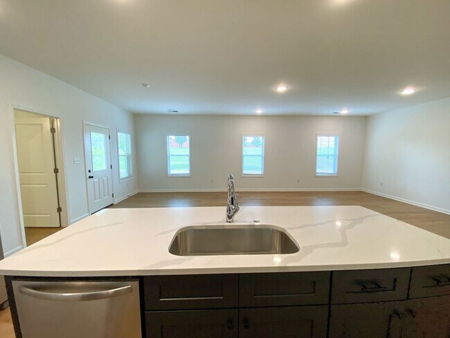Building Photo - 4 bedroom, 2 bath in Brighton TN built in ...