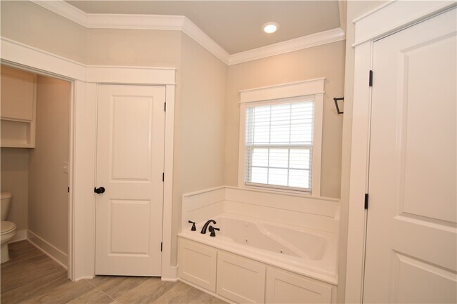 Building Photo - 42 Tummell Dr