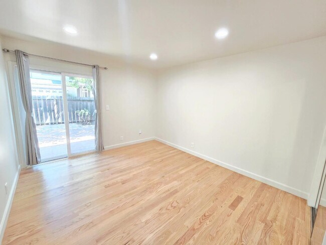 Building Photo - 10218 E Pk Cir