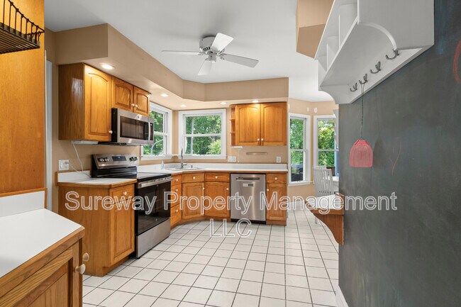 Building Photo - 100 Westwood Hill