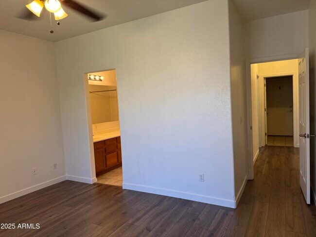 Building Photo - 2633 E Riviera Dr