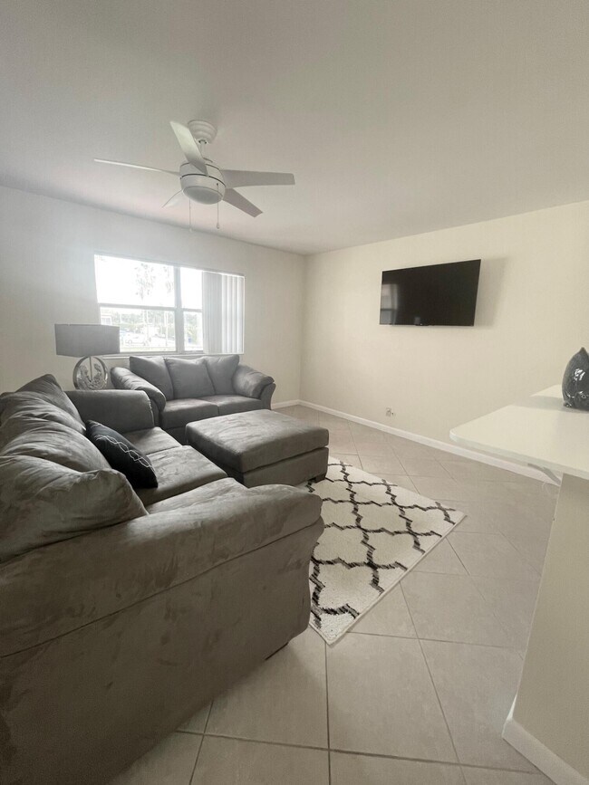 Building Photo - 314 Saxony Ln