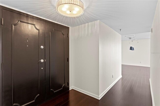 Building Photo - 3301 Bayshore Blvd