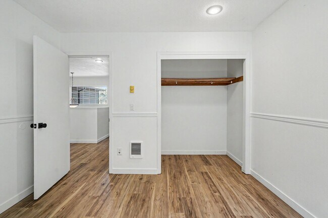 Building Photo - 5260-5262 Springcrest Drive