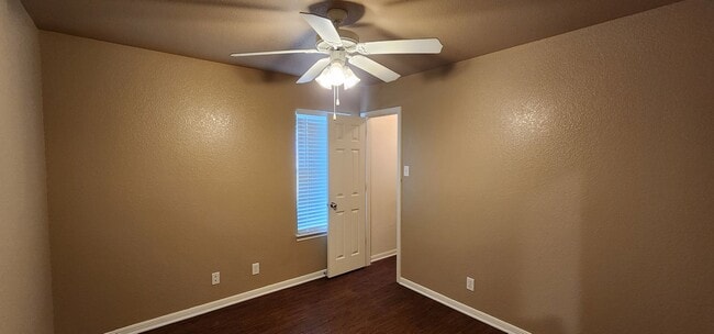 Building Photo - 3 Bedroom 2 Bath off Clear Creek Viewable ...